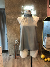 Cargar imagen en el visor de la galería, Blusa None
