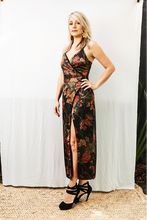 Cargar imagen en el visor de la galería, Vestido negro floreado

