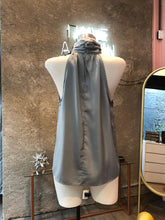 Cargar imagen en el visor de la galería, Blusa None
